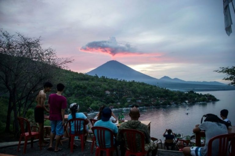 Australians briefly detained over Bali volcano climb