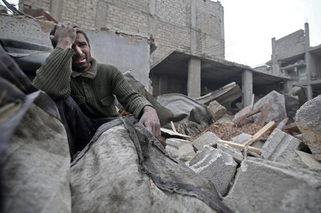 Syria bombardment of rebel enclave kills 18 civilians: monitor