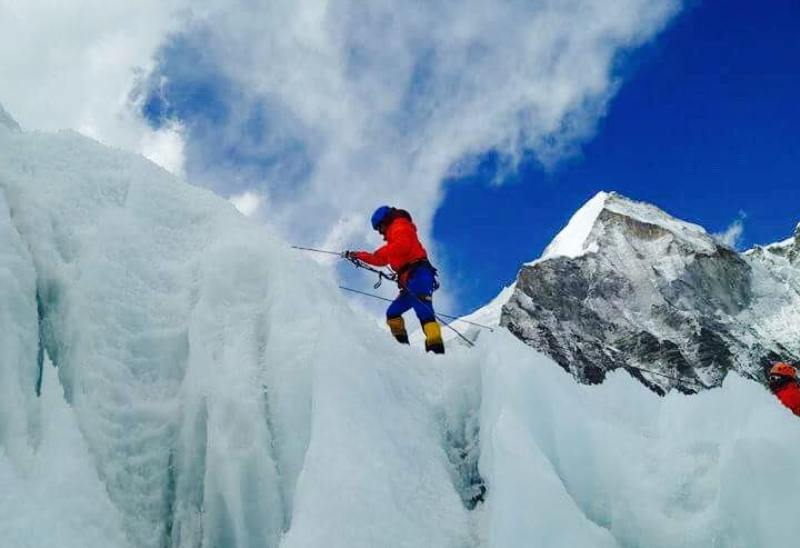 RSS scribe Rosha Basnet scale Mt Everest
