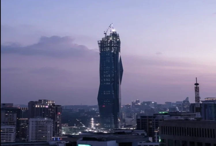 मलेसियामा विश्वकै दोस्रो अग्लो भवन बन्दै