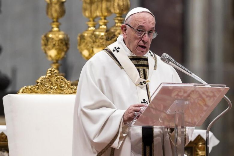 Pope denounces 'din of rich few' on World Day of Poor