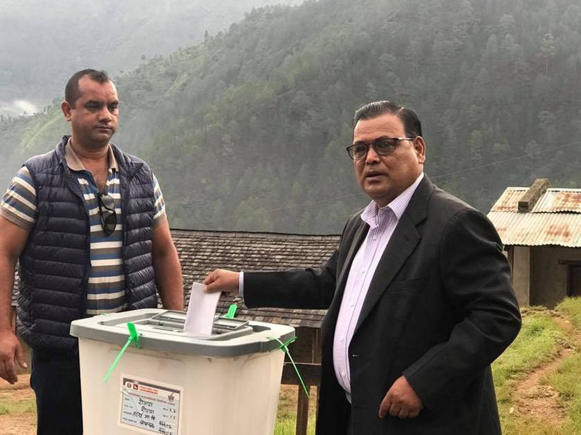 DPM Mahara casts vote at his hometown