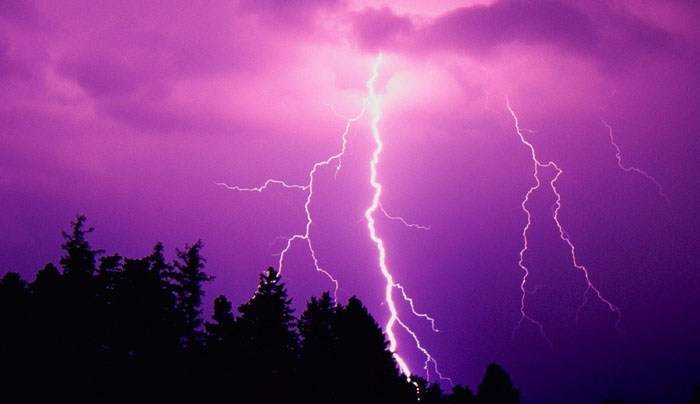Lightning claims mom and daughter