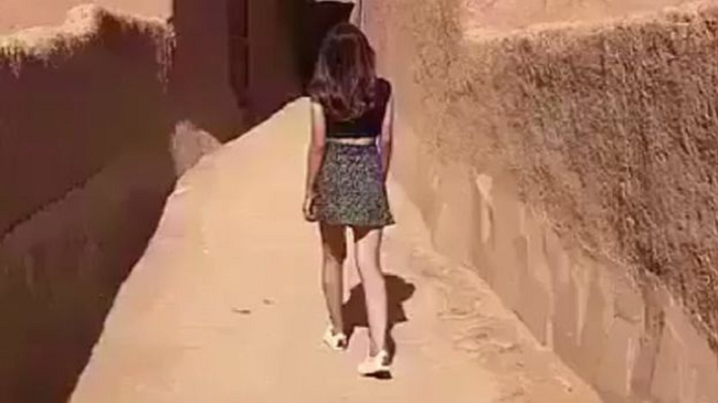 साउदी युवतीको स्कर्टले हंगामा