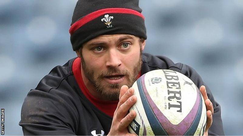 Leigh Halfpenny: Wales full-back poised to join Scarlets on dual contract