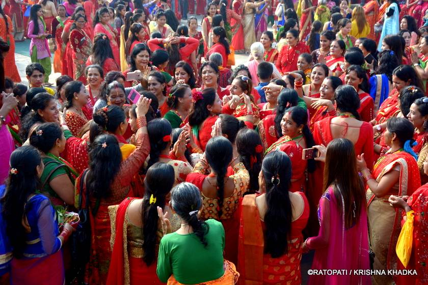 Female devotees throng Pashupatinath Temple